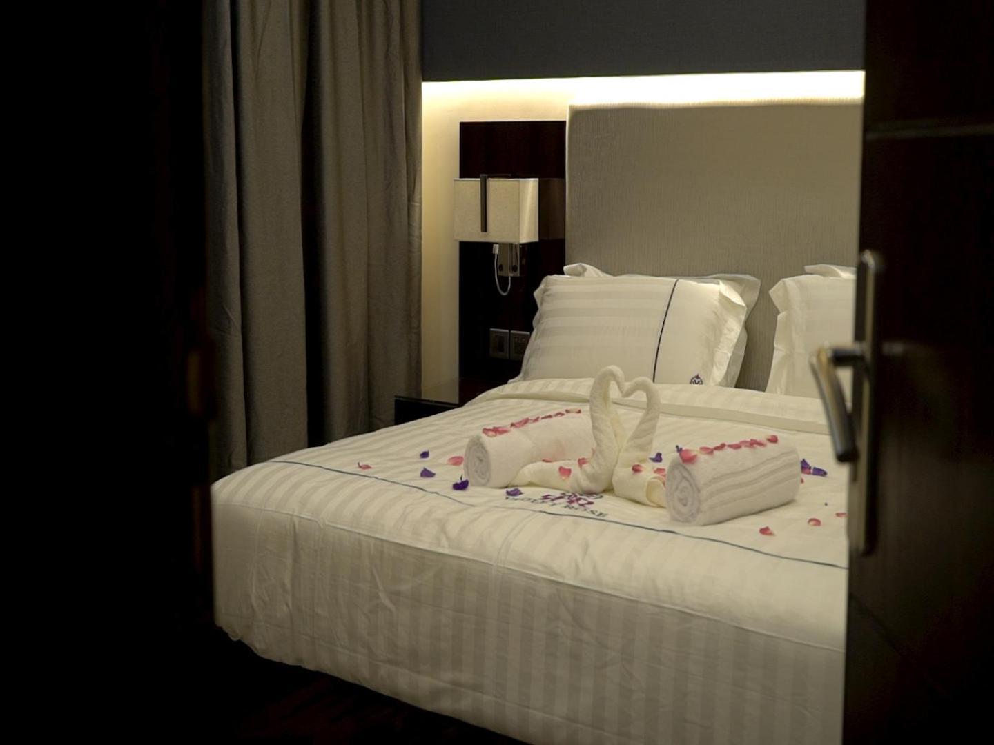 Violet Rose Aprit Hotel เจดดาห์ ภายนอก รูปภาพ