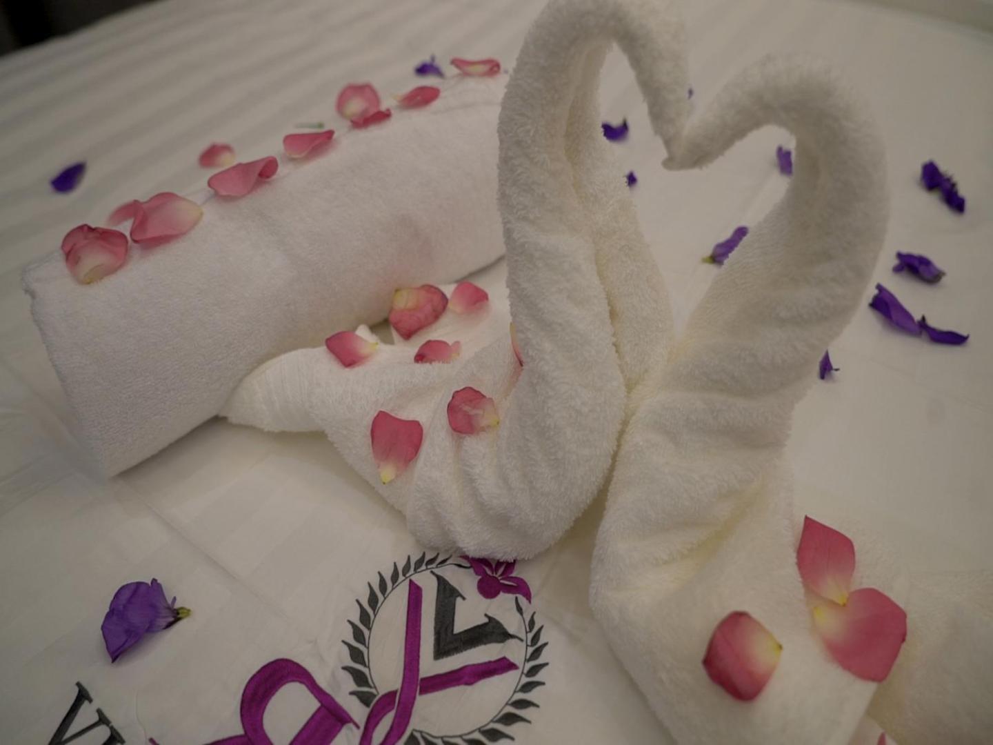 Violet Rose Aprit Hotel เจดดาห์ ภายนอก รูปภาพ